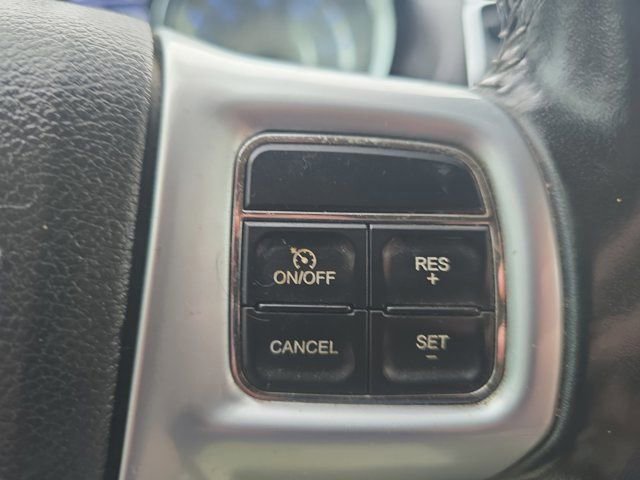 Used 2011 Chrysler Town & Country Touring FWD image 22