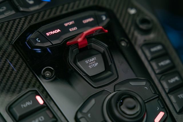 Used 2020 Lamborghini Aventador SVJ AWD/4WD image 22