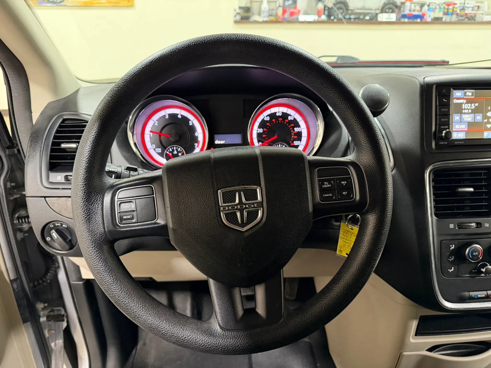 Used 2019 Dodge Grand Caravan SE image 32