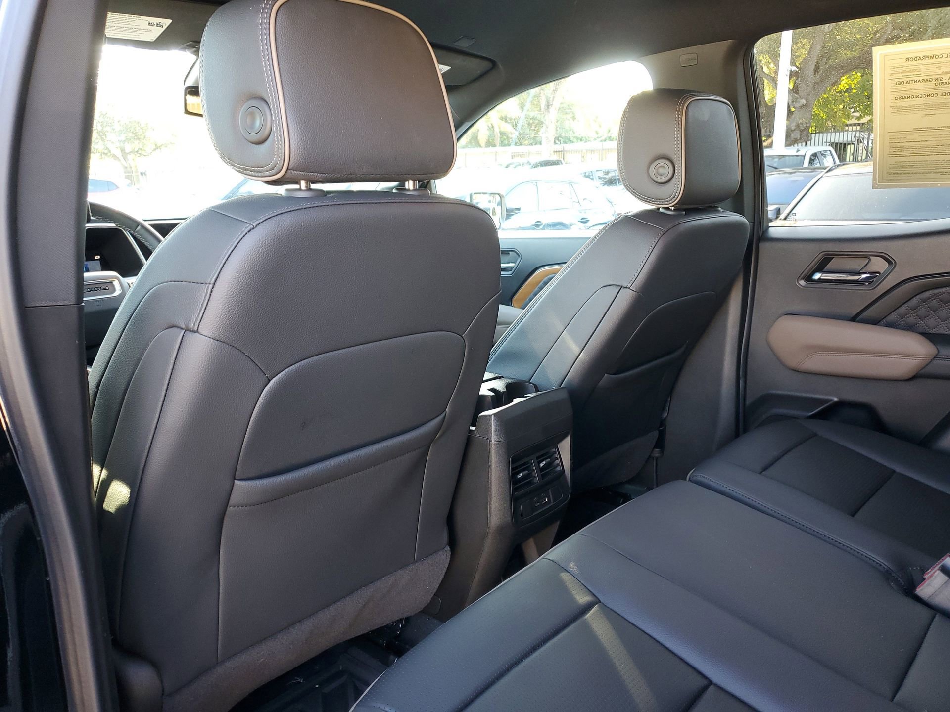 Used 2024 GMC Canyon Denali w/ LPO, Denali Black Edition image 9