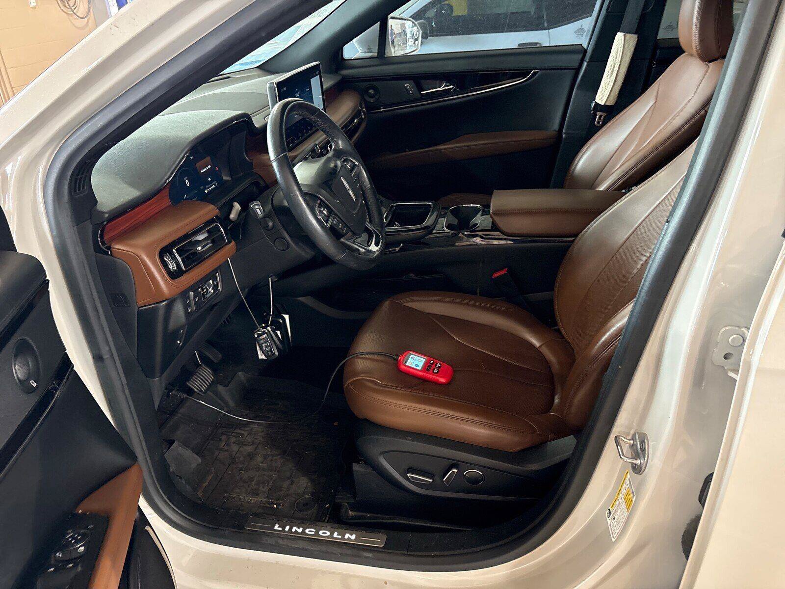 Used 2021 Lincoln Nautilus Reserve w/ Cargo Utility Package AWD/4WD image 6