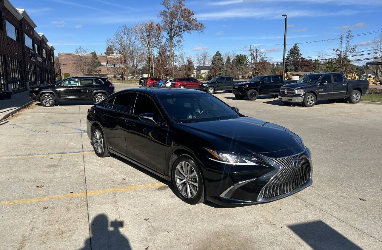 Used 2021 Lexus ES 300h w/ Accessory Package 2 image 4
