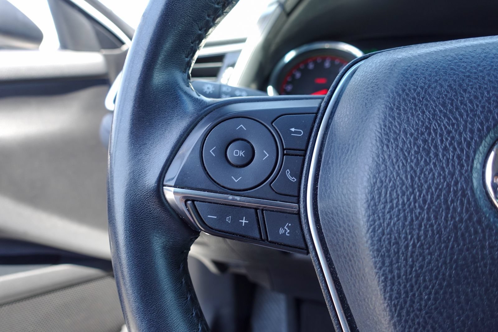 Used 2018 Toyota Camry XSE FWD image 19