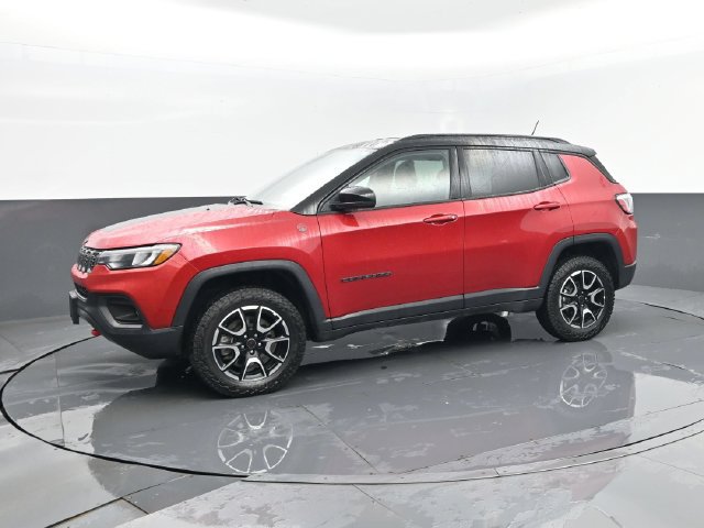 Used 2025 Jeep Compass Trailhawk AWD/4WD image 5