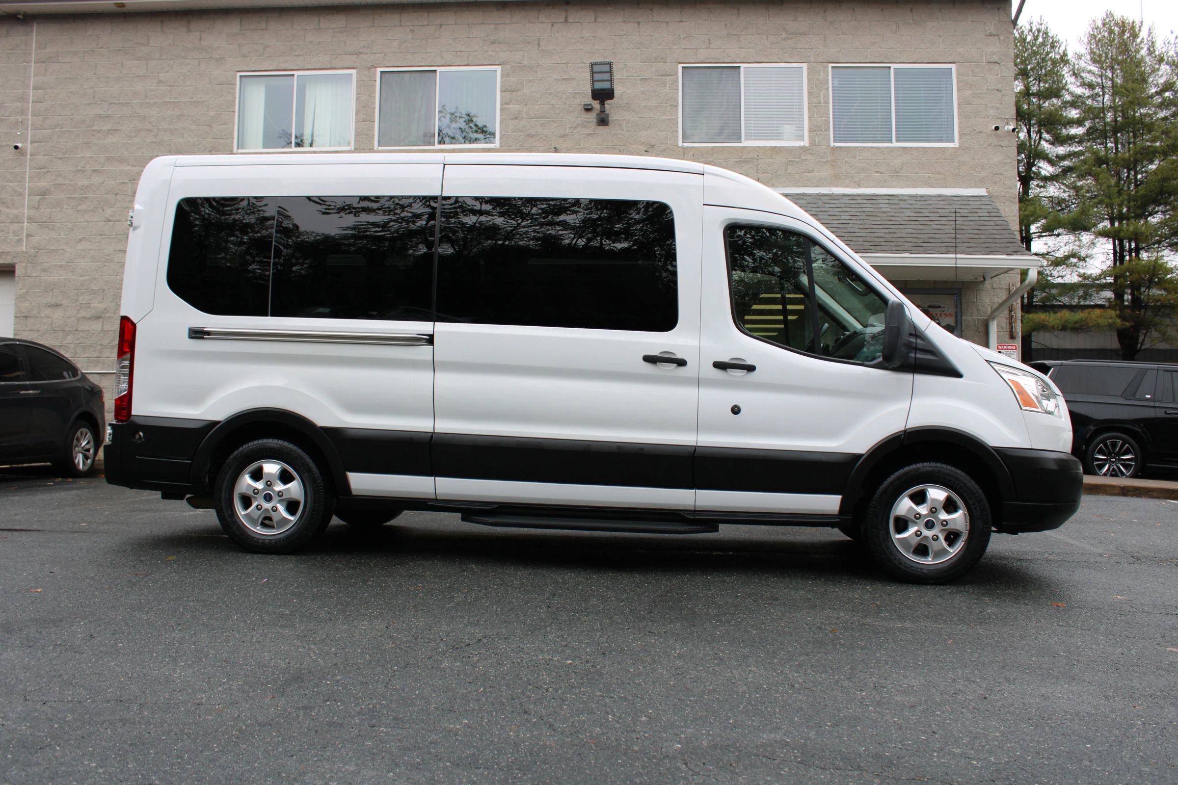 Used 2019 Ford Transit 350 XLT image 23