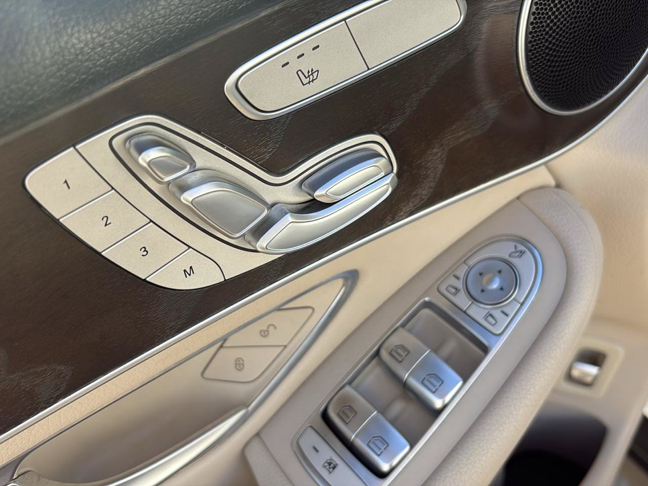 Used 2019 Mercedes-Benz GLC 300 image 21