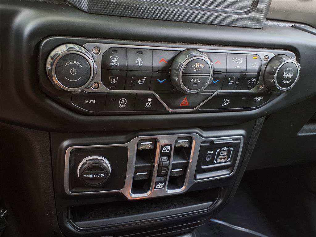 Used 2018 Jeep Wrangler Unlimited Sahara w/ Cold Weather Group image 21