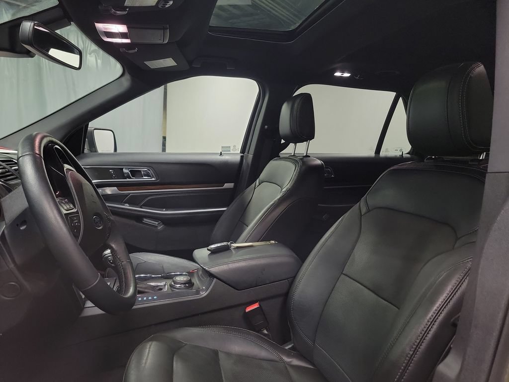 Used 2018 Ford Explorer Limited w/ Equipment Group 301A AWD/4WD image 16