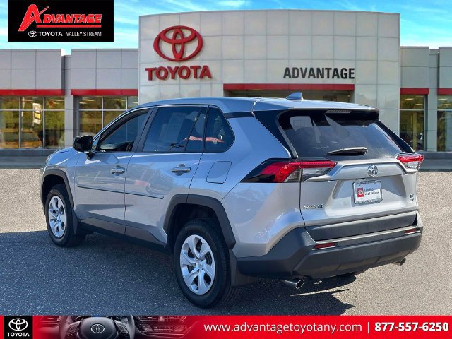 Used 2024 Toyota RAV4 LE AWD/4WD image 10