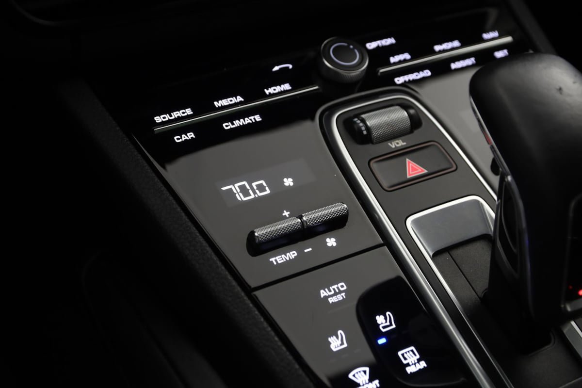Used 2022 Porsche Cayenne AWD/4WD image 36