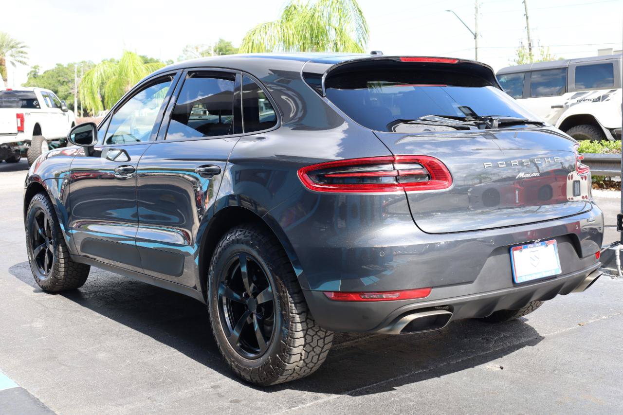Used 2018 Porsche Macan AWD/4WD image 3