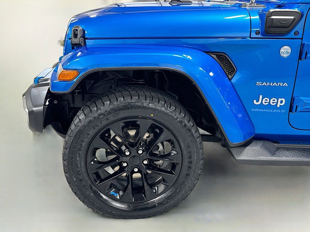 Used 2023 Jeep Wrangler Unlimited Sahara AWD/4WD image 12