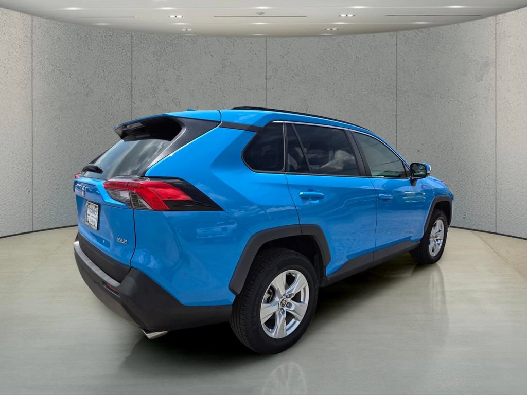 Used 2021 Toyota RAV4 XLE w/ Convenience Package FWD image 5