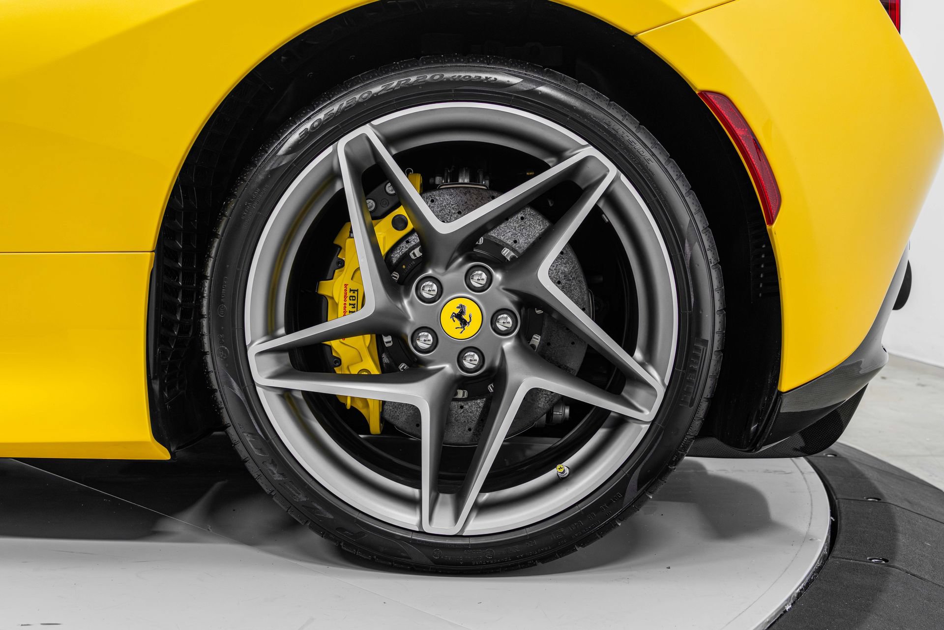 Certified 2022 Ferrari F8 Tributo RWD image 15