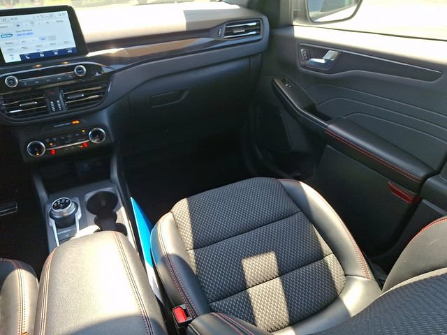 Certified 2023 Ford Escape ST-Line AWD/4WD image 18