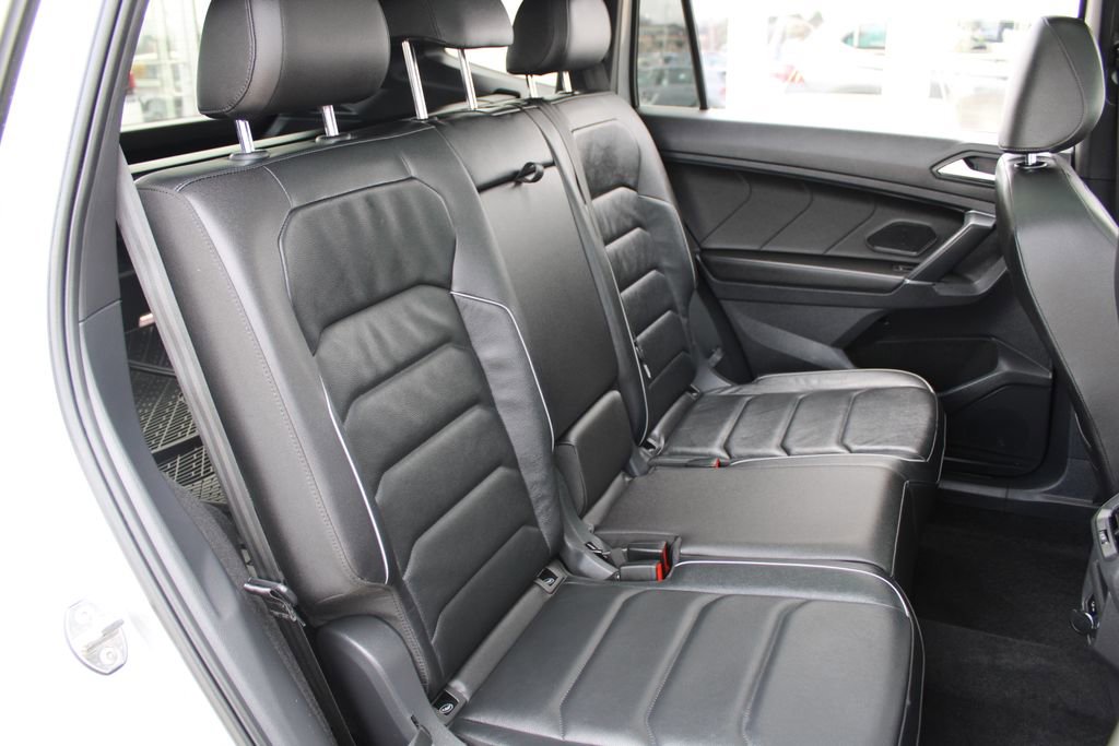 Certified 2020 Volkswagen Tiguan SEL Premium R-Line image 26
