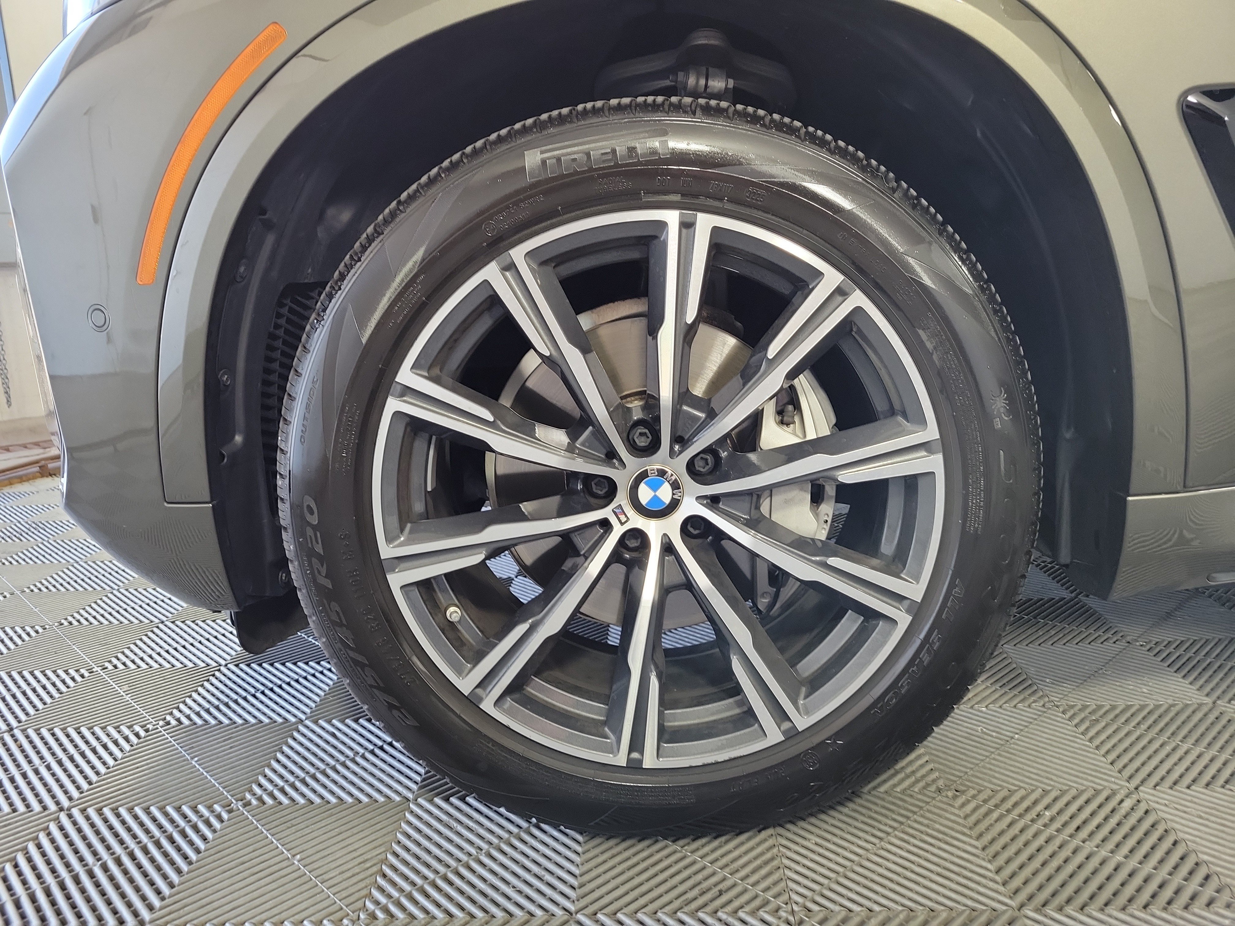 Used 2024 BMW X5 xDrive40i w/ M Sport Package AWD/4WD image 26
