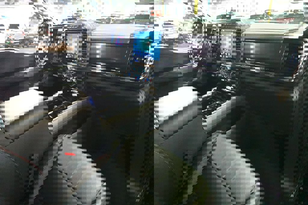 Used 2023 Ford F350 Lariat w/ Lariat Ultimate Package AWD/4WD image 34