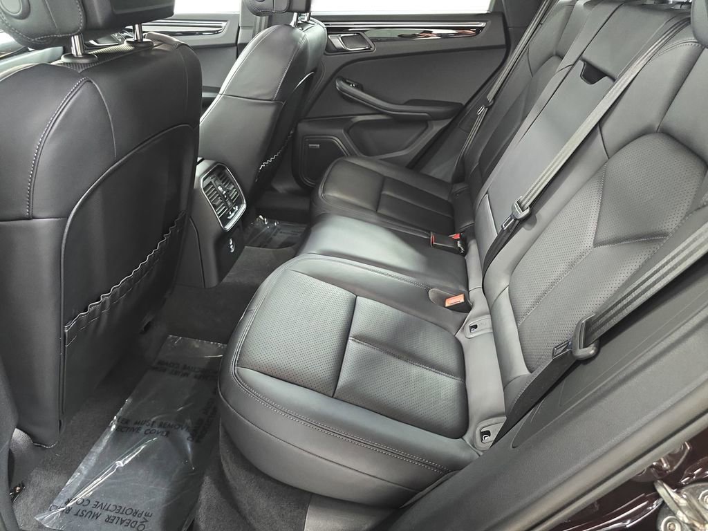 Certified 2025 Porsche Macan image 24