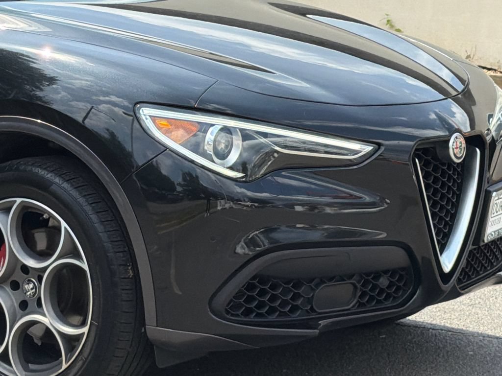 Used 2022 Alfa Romeo Stelvio Ti AWD/4WD image 2