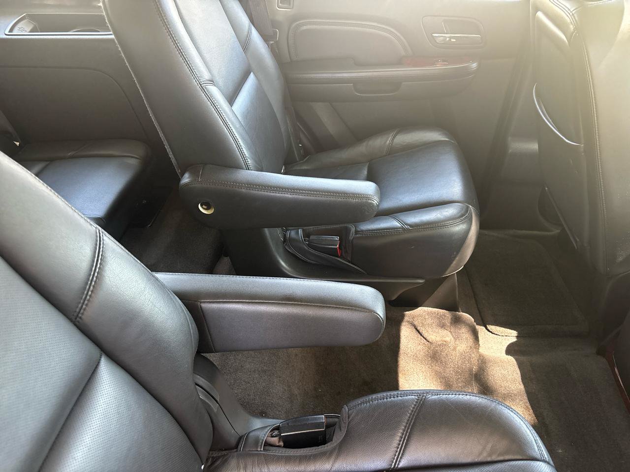 Used 2014 Cadillac Escalade Luxury AWD/4WD image 29