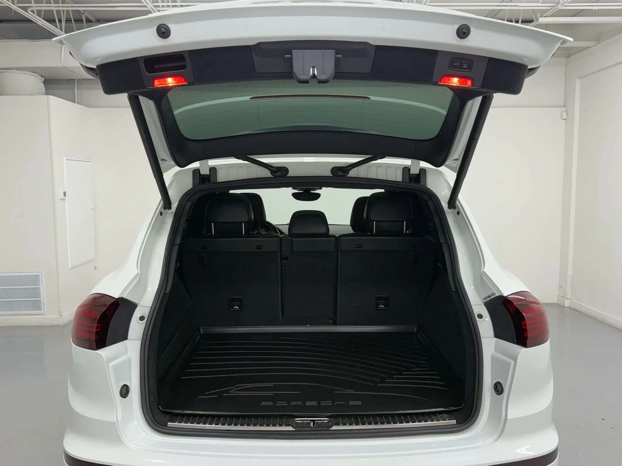 Used 2018 Porsche Cayenne GTS w/ Premium Package Plus image 39