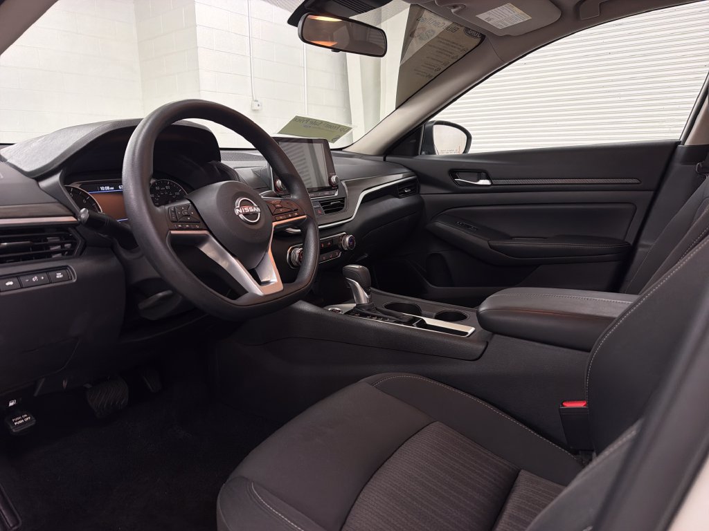 Used 2025 Nissan Altima 2.5 SV FWD image 6