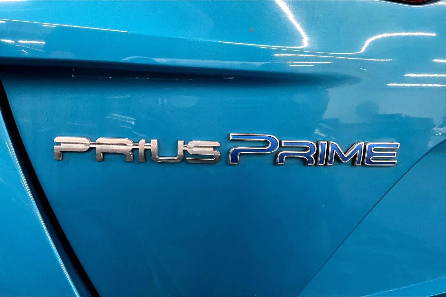 Used 2017 Toyota Prius Prime Premium w/ Carpet Mat Package FWD image 9