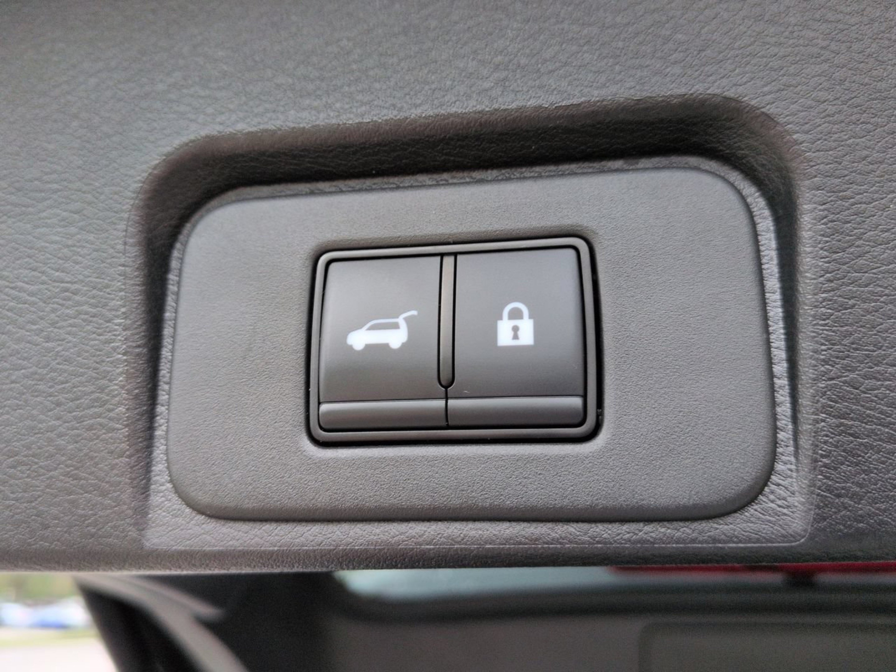 Used 2025 Nissan Rogue SV AWD/4WD image 18