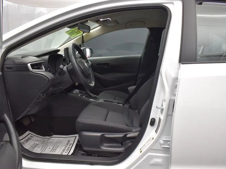 Used 2025 Toyota Corolla LE image 14