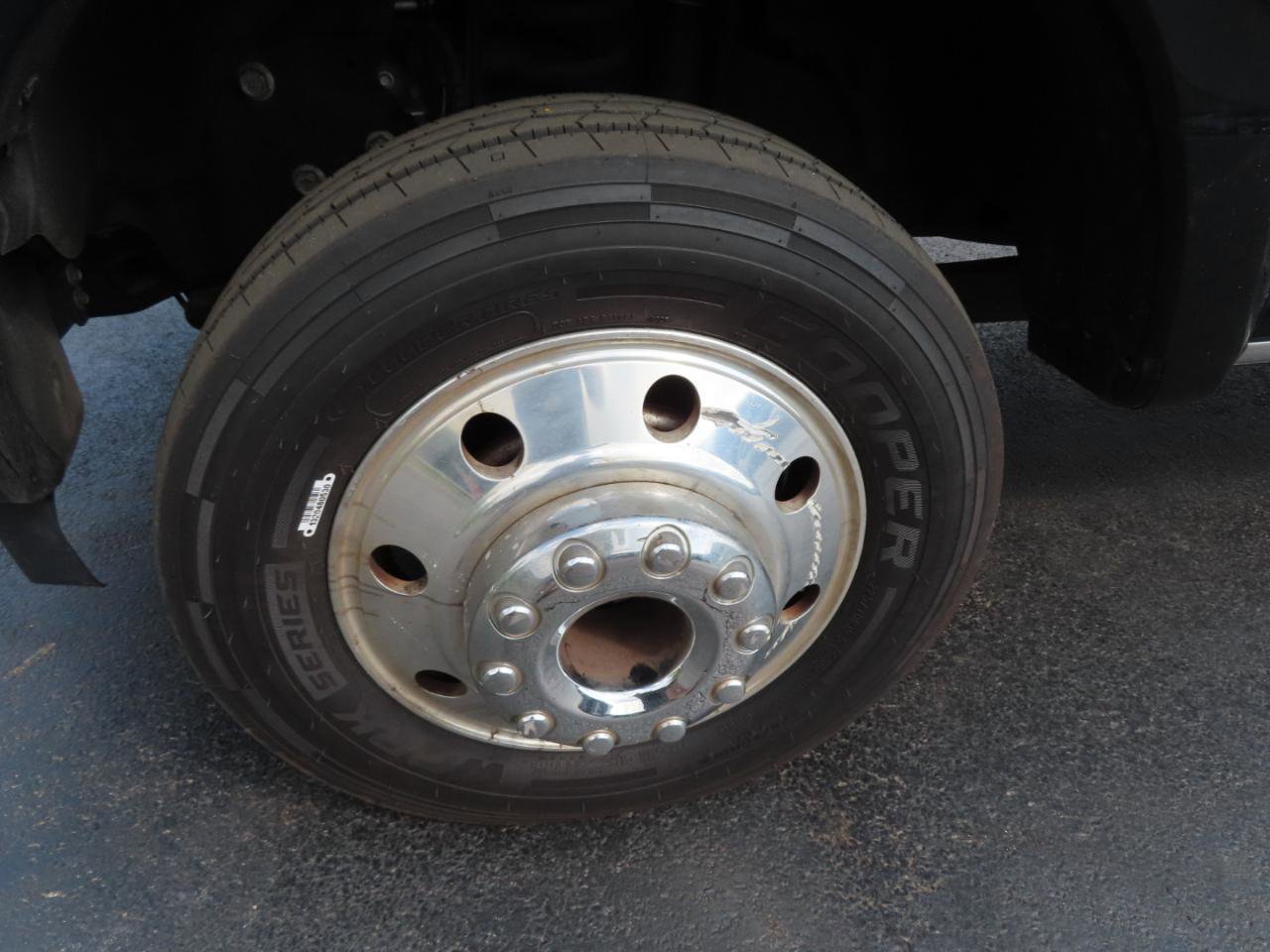 Used 2018 Ford F450 Platinum w/ Platinum Ultimate Package AWD/4WD image 11