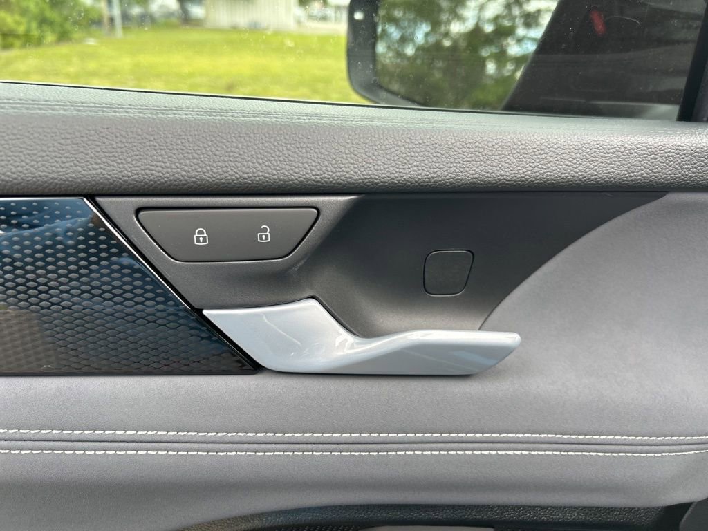 New 2026 Volkswagen Tiguan SE FWD image 18