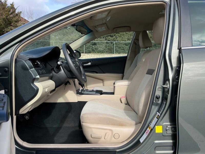 Used 2014 Toyota Camry LE image 8