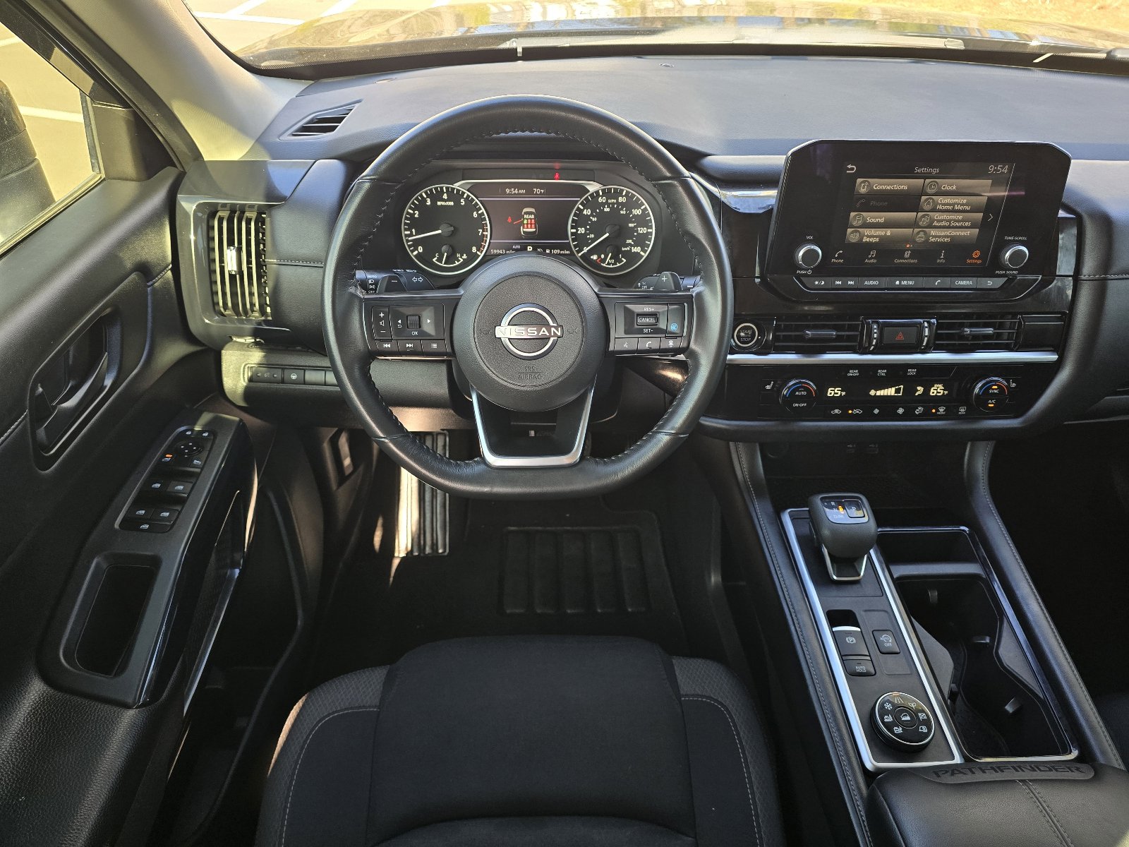 Used 2024 Nissan Pathfinder SV image 14