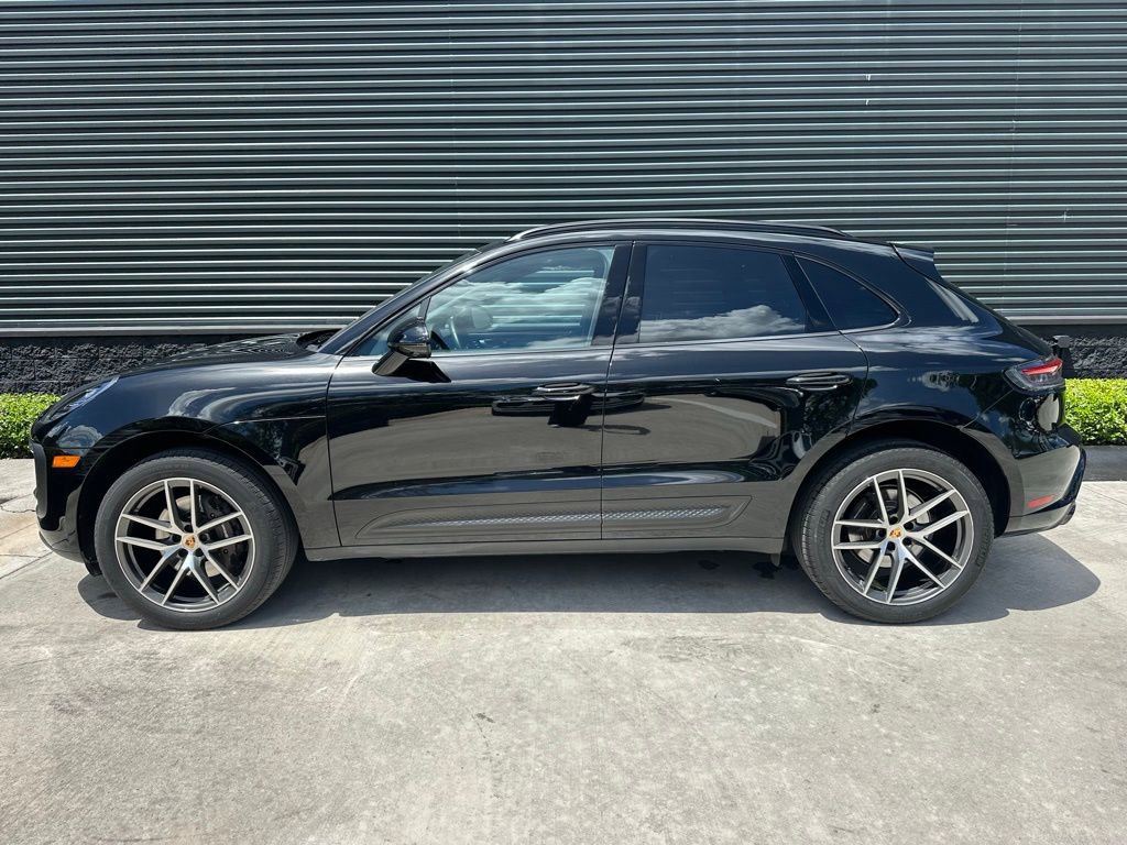 Certified 2023 Porsche Macan AWD/4WD image 2