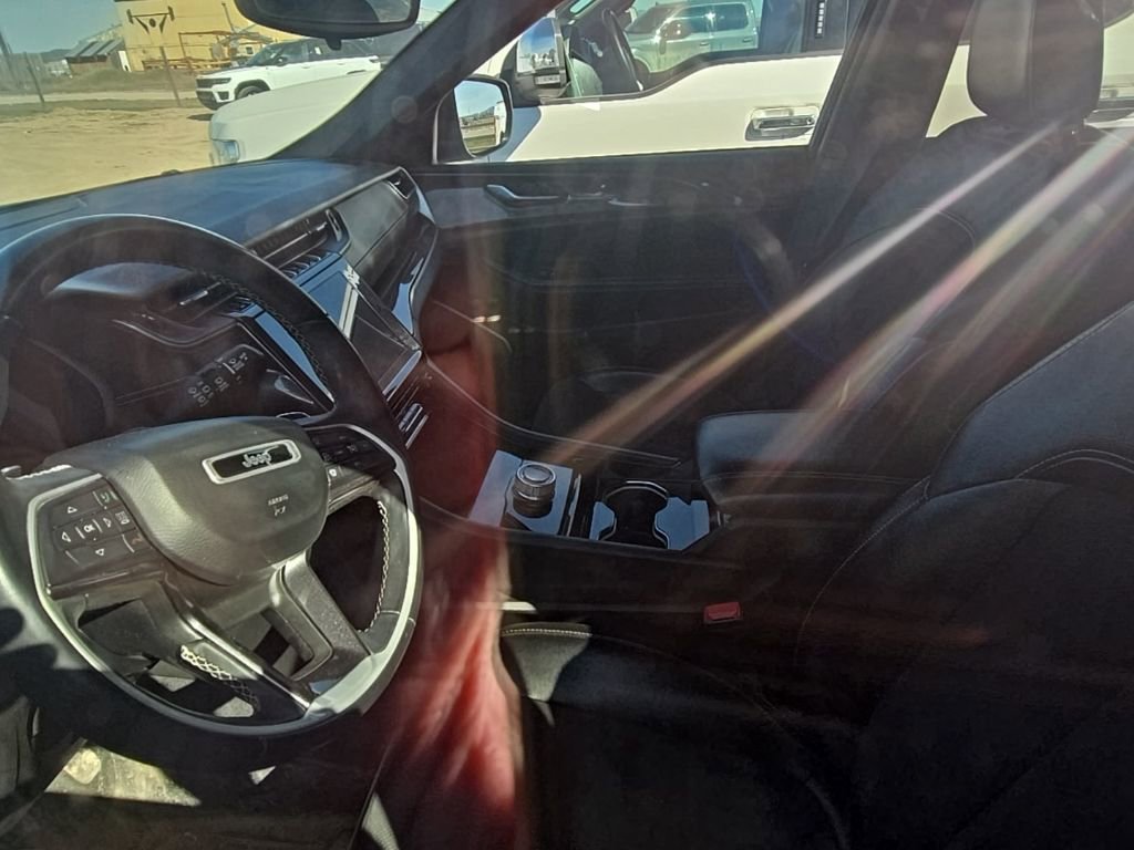 Used 2021 Jeep Grand Cherokee L Laredo image 12