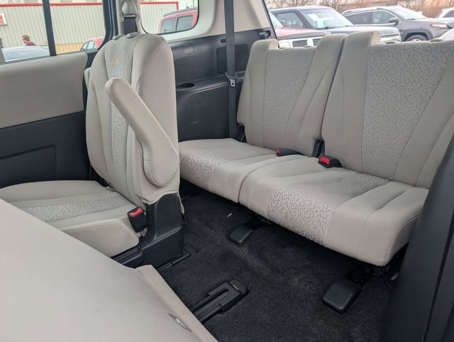 Used 2012 MAZDA MAZDA5 Sport image 15