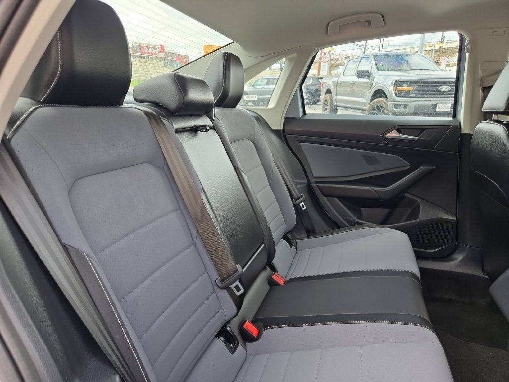 Used 2026 Volkswagen Jetta SE FWD image 30