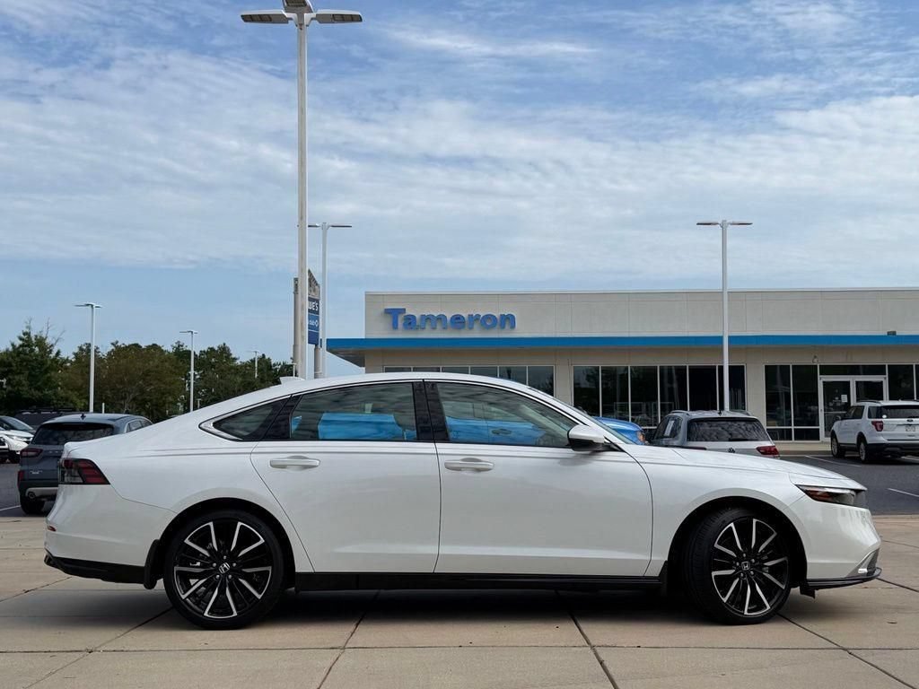 Used 2023 Honda Accord Touring image 4