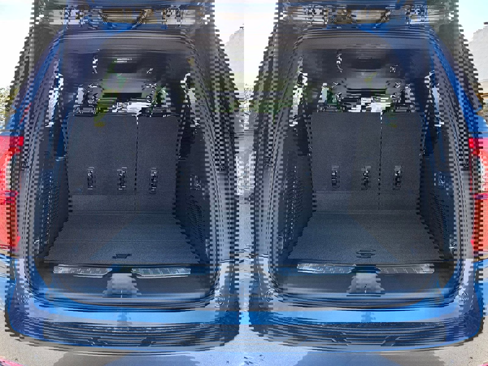 New 2026 GMC Yukon XL Denali w/ Sun & Power Step Package image 4