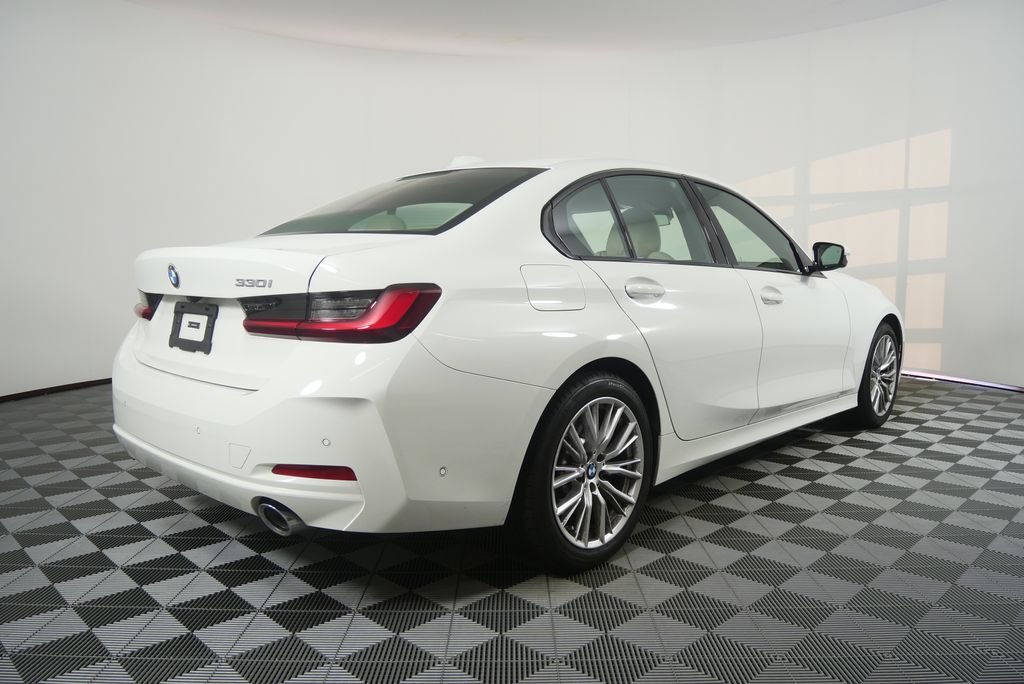 Certified 2023 BMW 330i Sedan w/ Parking Assistance Package RWD image 3