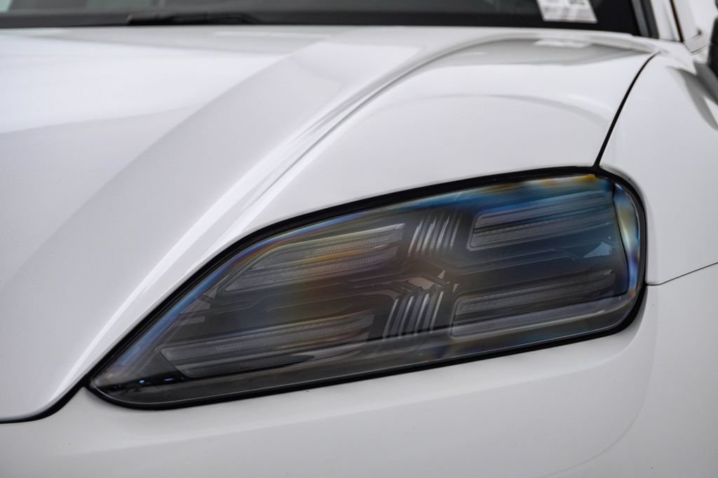 Certified 2025 Porsche Macan 4S Electric AWD/4WD image 7