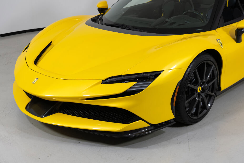 Used 2023 Ferrari SF90 Spider image 20