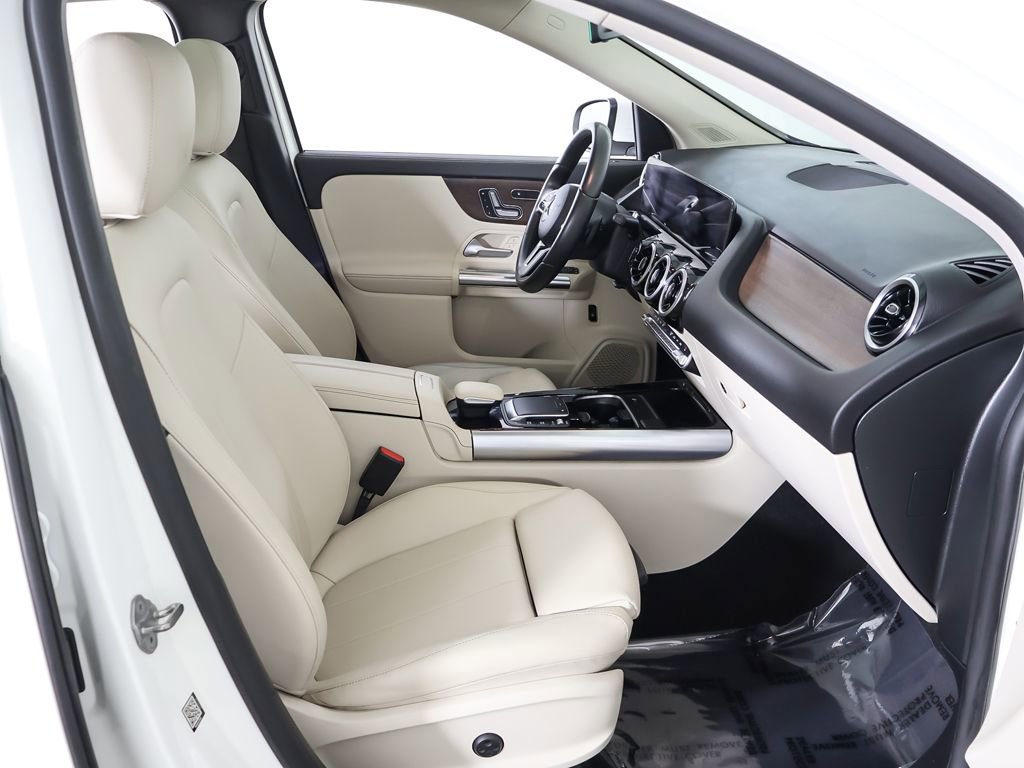 Used 2022 Mercedes-Benz GLA 250 4MATIC w/ Premium Package image 31