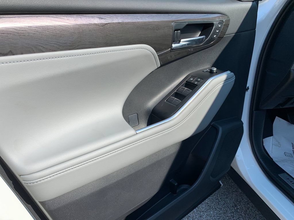 New 2026 Toyota Highlander Limited AWD/4WD image 11