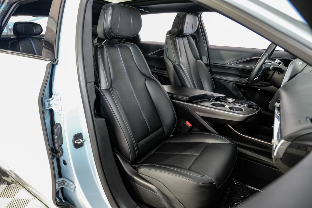 Used 2024 Cadillac Lyriq Luxury image 34