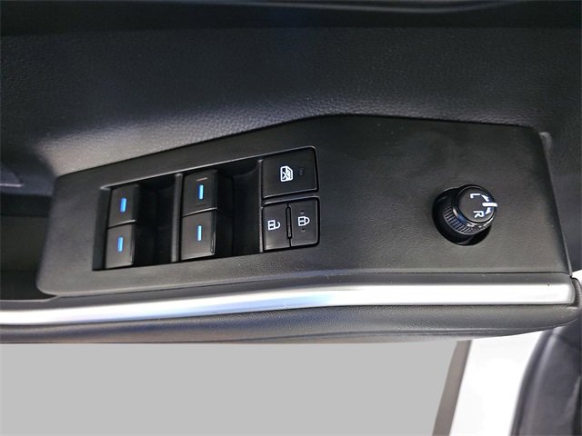 Used 2020 Toyota Highlander LE image 29