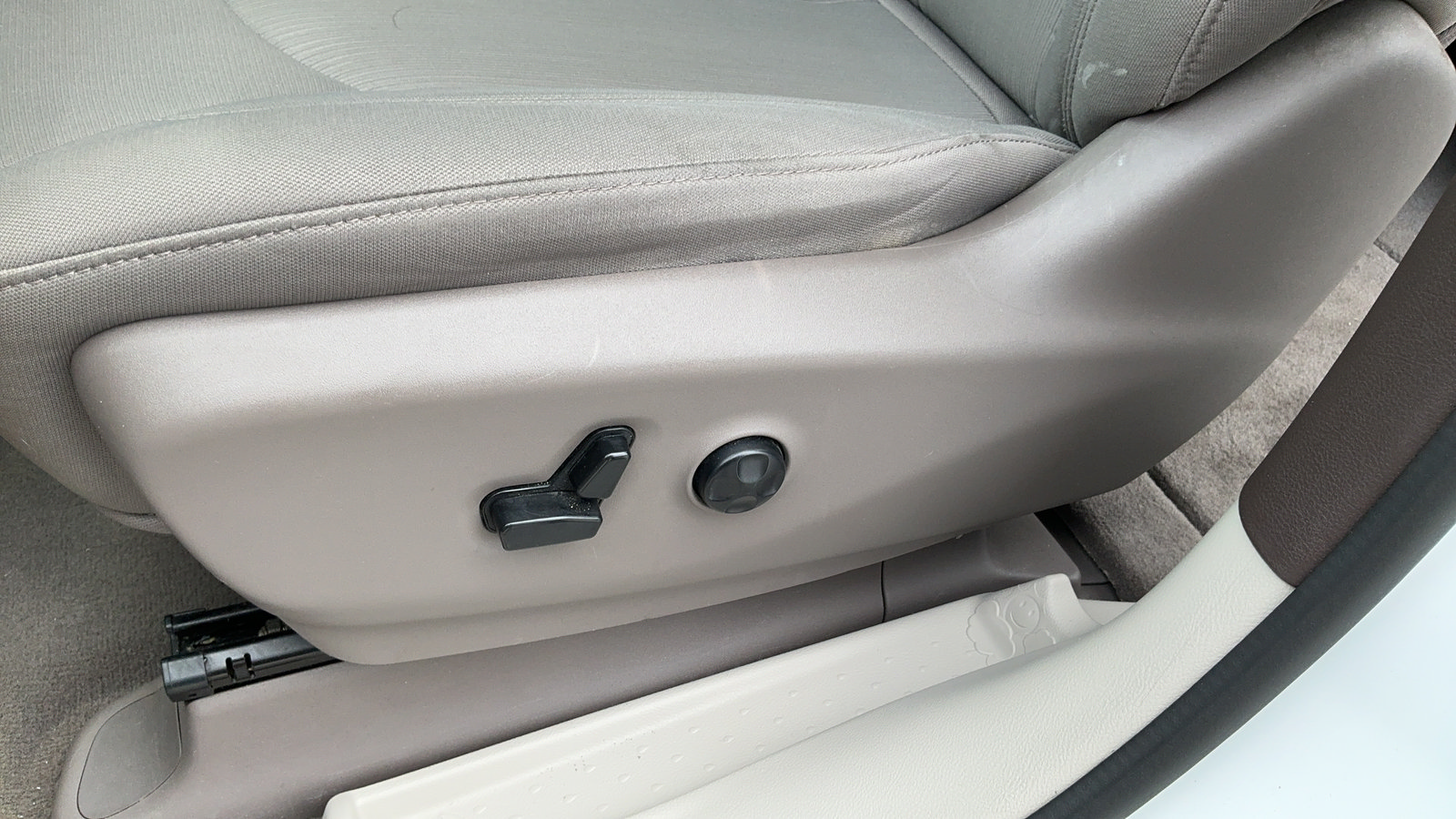 Used 2019 Chrysler Pacifica LX FWD image 36