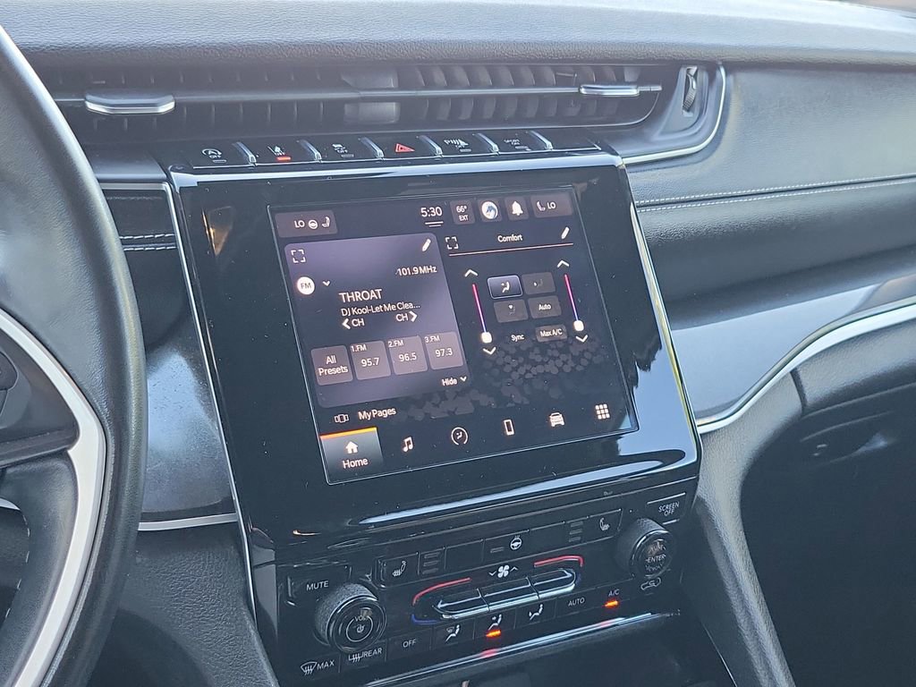 Used 2022 Jeep Grand Cherokee L Laredo image 27