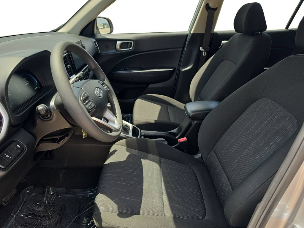 Certified 2025 Hyundai Venue SE FWD image 12